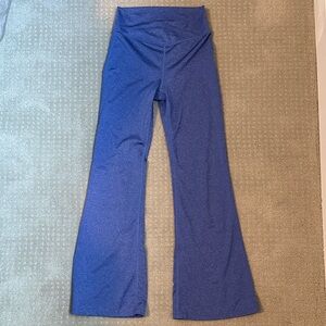 GAPFit Teen crossover Flare Leggings. Size 8. Color Alice Blue Heather